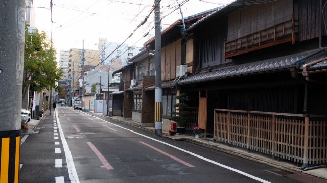 京都の細い道は一方通行が多い