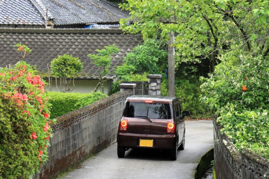 軽自動車あるある　狭い道もすいすい